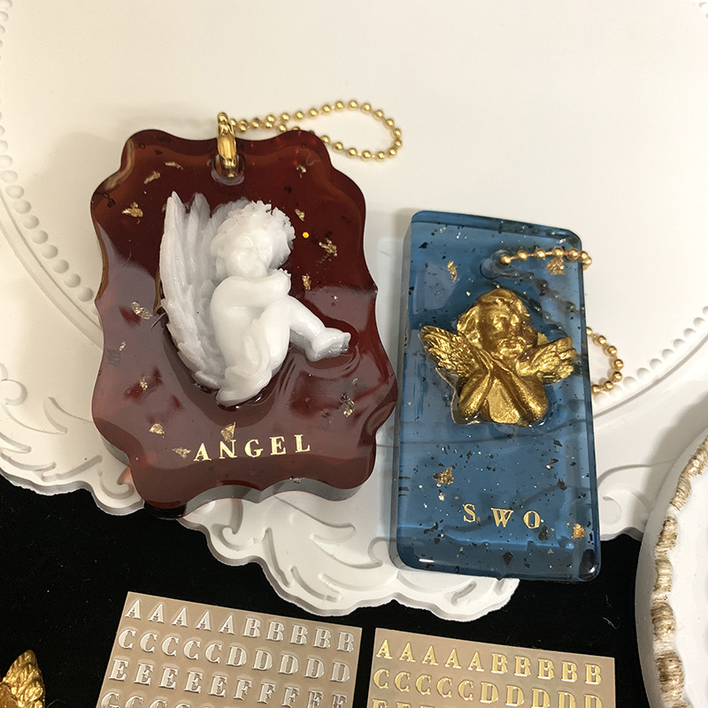 قطعتان من حروف الأبجدية المعدن - مراجعة Craft Embellishments وسعره