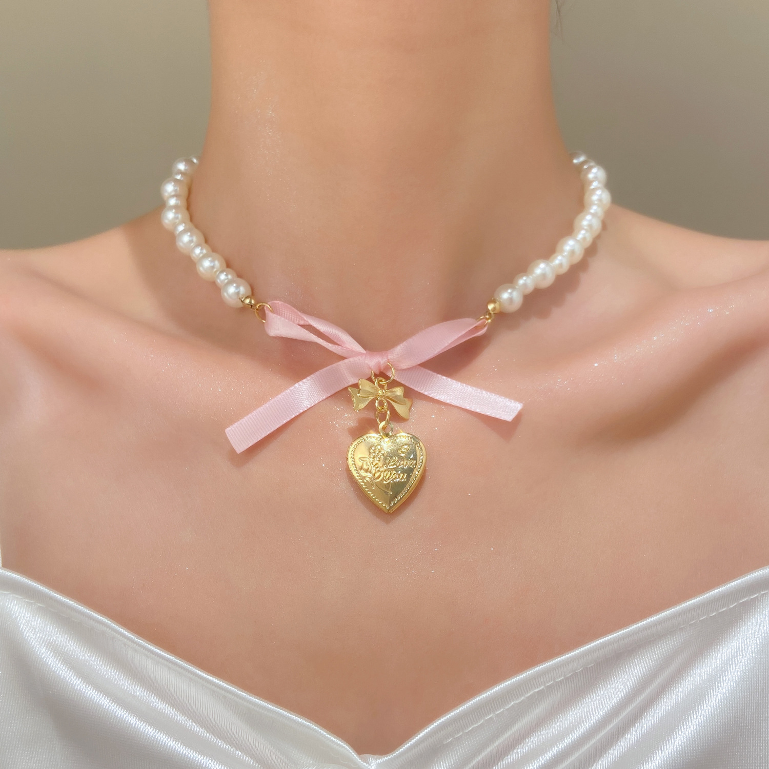 قلادة لؤلؤ على شكل قلب بربطة ف - مراجعة Pearl Trim Chain وسعره